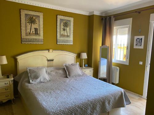 Postel nebo postele na pokoji v ubytování Apartamento familiar Paraiso en Riviera del Sol Mijas