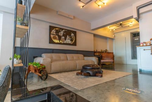 a living room with a couch and a table at Viva La Vita Hotel in Konak