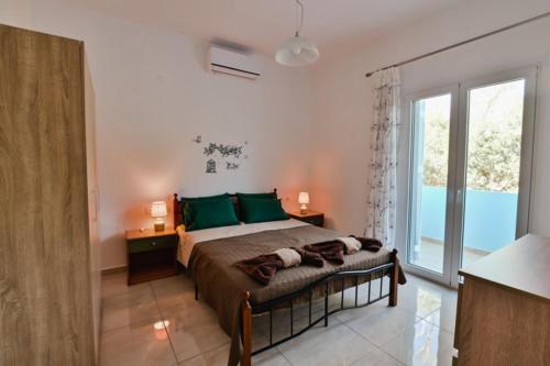 Ένα ή περισσότερα κρεβάτια σε δωμάτιο στο Koulieris Villas