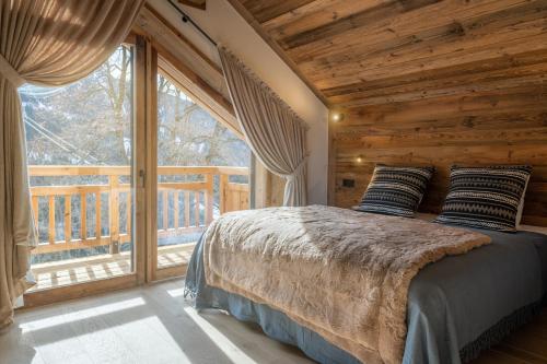 Ένα ή περισσότερα κρεβάτια σε δωμάτιο στο Le Refuge des Sens chalet Quiétude