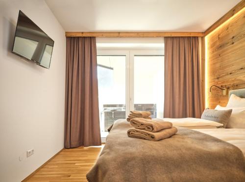 The Spa Suite Top 3- Tauplitz Residences by AAHH tesisinde bir odada yatak veya yataklar