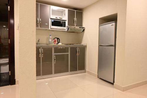 Kuchyň nebo kuchyňský kout v ubytování Quiet Dreams - Serviced Apartments King abdul Aziz Street Branch