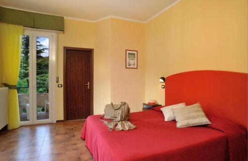 Un pat sau paturi într-o cameră la Hotel & Ristorante EUROPA
