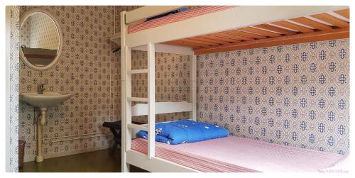 En eller flere senge i et værelse på Villa Eira vandrarhem