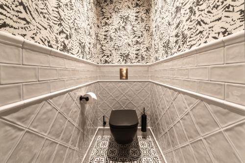 A bathroom at Fasson Hotel