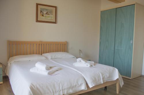 Una cama o camas en una habitación de Albergo Croce d'Aune
