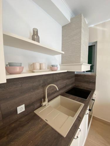 Kuchyň nebo kuchyňský kout v ubytování Apartmani Cvita