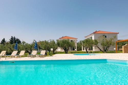 Bazén v ubytovaní Lenna's Villas Zante alebo v jeho blízkosti