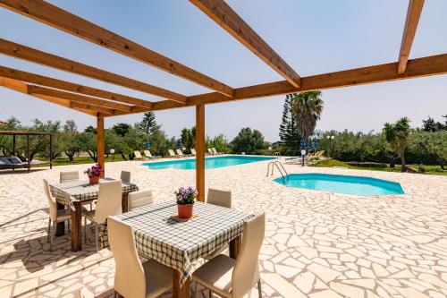 Πισίνα στο ή κοντά στο Lenna's Villas Zante