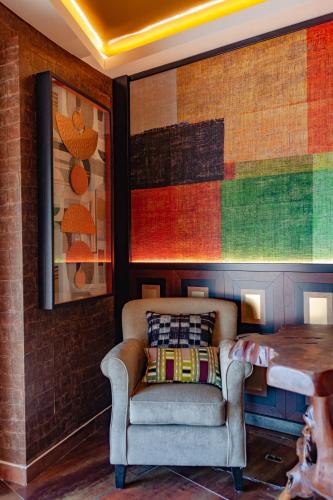 a living room with a chair and a table at Montargil Monte Novo in Montargil