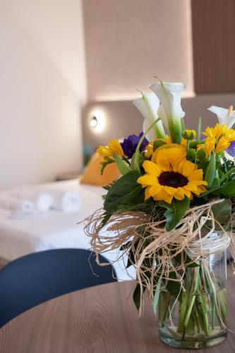 a vase filled with yellow flowers sitting on a table at La Cipressina B&B in Cavaion Veronese