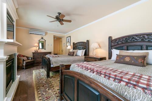 a bedroom with two beds and a ceiling fan at The Norwich Inn in Norwich