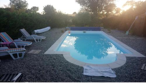 a swimming pool with a tree in the middle at Chambre studio cuisine indépendant 2 pers piscine in Rousson