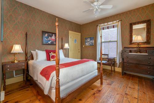 a bedroom with a bed and a ceiling fan at The Norwich Inn in Norwich