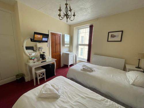 Llit o llits en una habitació de Môr Wyn Guest House