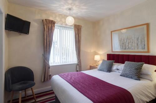 Säng eller sängar i ett rum på Stoneleigh Hotel