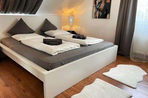 Postel nebo postele na pokoji v ubytování Whirpool relax SUNNY GARDEN HOUSE apartment