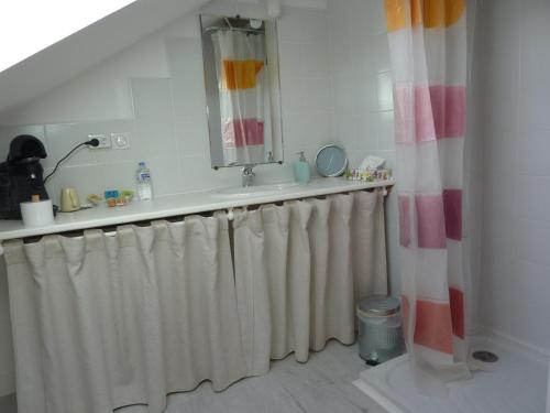 Kylpyhuone majoituspaikassa Etage privatif
