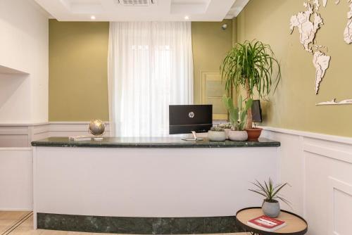 an office with a desk with a computer on it at Hotel Parker - Gruppo BLAM HOTELS in Rome