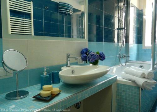 a bathroom with a sink and a mirror at Bed & Breakfast Bonaventura in Salerno