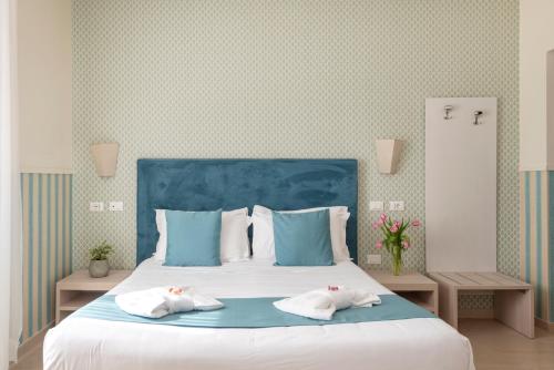 a bedroom with a large bed with two pillows on it at Hotel Parker - Gruppo BLAM HOTELS in Rome