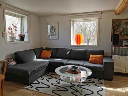 a living room with a couch and a table at Tofta Konstgalleri-Familjelägenhet in Varberg