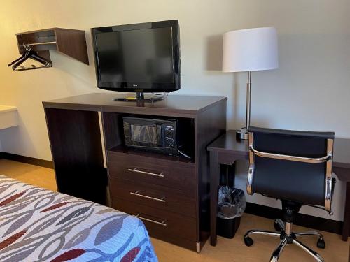 Μια τηλεόραση ή/και κέντρο ψυχαγωγίας στο Red Roof Inn Somerset, PA