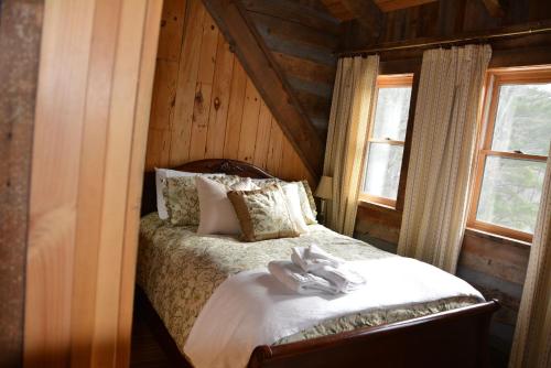 Postel nebo postele na pokoji v ubytování Altamont Lodge