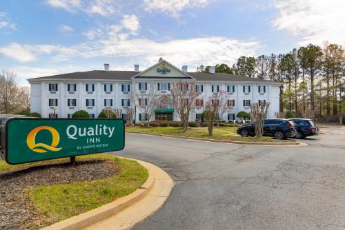 a university inn sign in front of a building at Quality Inn Newnan - Atlanta South in Newnan