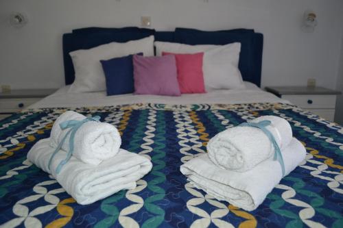 Giường trong phòng chung tại Evaliana Seaside Apartment