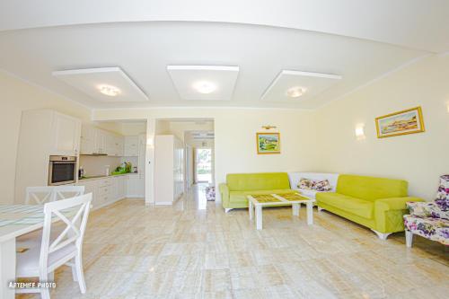 Kuchyň nebo kuchyňský kout v ubytování Apartments Lux Life