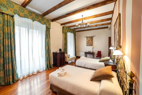 Un pat sau paturi într-o cameră la Alvar Fañez