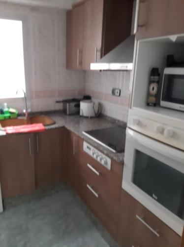 habitación pequeña en piso compartido con 2 adultos