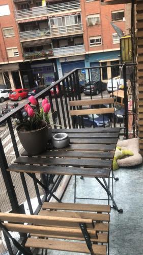 habitación pequeña en piso compartido con 2 adultos