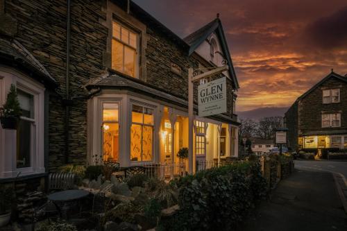 a building with a sign for a dining room at Glen Wynne Windermere - FREE off-site Health Club access with Pool, Sauna, Steam Room & Gym Short 5 Minute Drive Away in Windermere