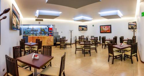 A restaurant or other place to eat at Hotel Ibiza Plaza