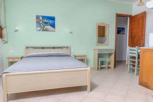 Postel nebo postele na pokoji v ubytování Studios Avra