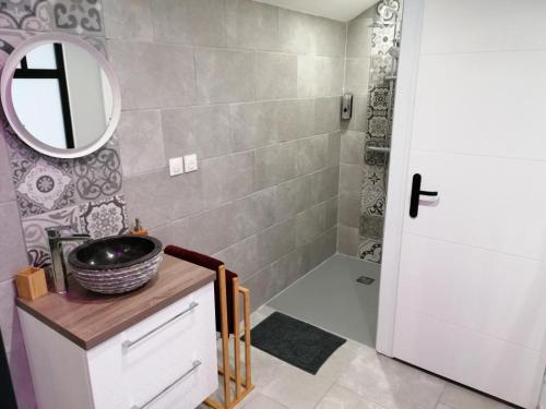 a bathroom with a sink and a mirror at Chambre de Brunemont in Diéval