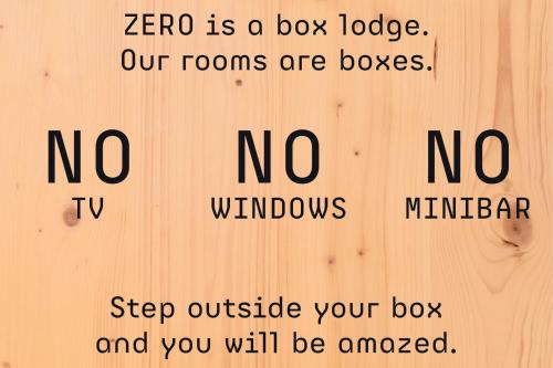 a sign with the words zero is a box lodge our rooms are boxes no windows at Zero Box Lodge Porto in Porto