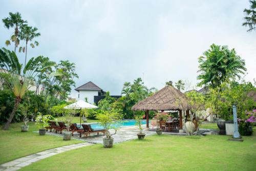 Kolam renang di atau dekat dengan Sienna Villas Seminyak