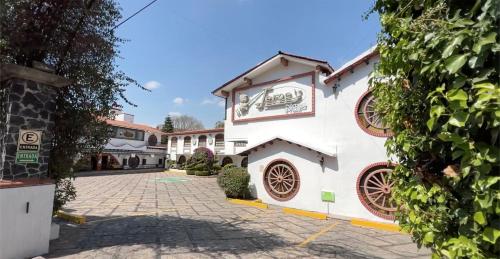 a building with a sign on the side of it at GS Jerocs Tlaxcala in Tlaxcala de Xicohténcatl