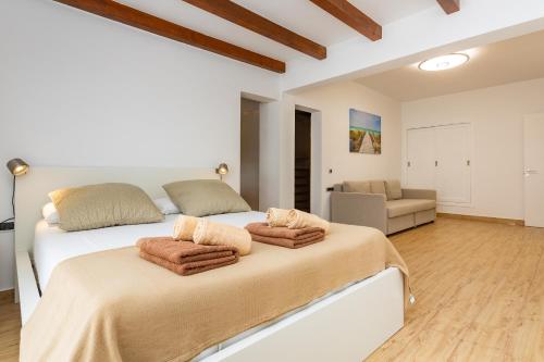 Postel nebo postele na pokoji v ubytování Luxury Villa Nieve