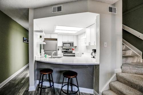 Kuchyň nebo kuchyňský kout v ubytování Mountainside Trailview Condo: Cozy Frisco Retreat