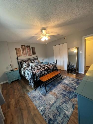 a bedroom with a bed and a table in it at Snowshoe Ski-in & Ski-out at Silvercreek Resort - Family friendly, jacuzzi, hot tub, mountain views in Snowshoe