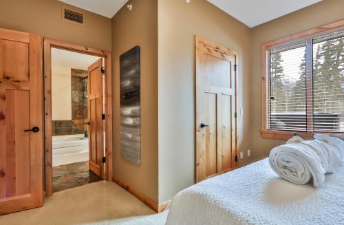 Gallery image of Rundle Cliffs Lodge by Spring Creek Vacations in Canmore