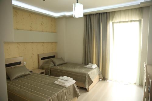 Postel nebo postele na pokoji v ubytování Hotel Pogradeci