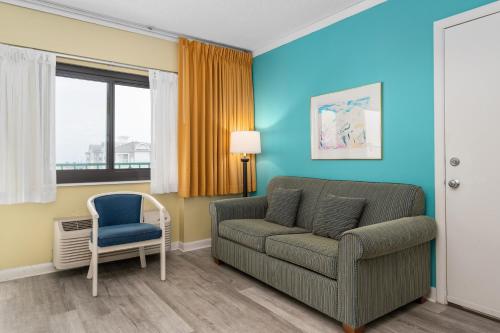 Posezení v ubytování Cayman Suites Hotel