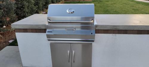 a grill sitting on top of a counter at Amber's cozy house in Rancho Cucamonga