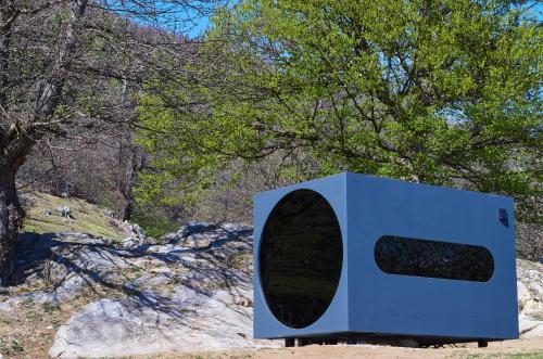 a blue object is sitting in front of a tree at Birdbox Curzútt in Monte Carasso