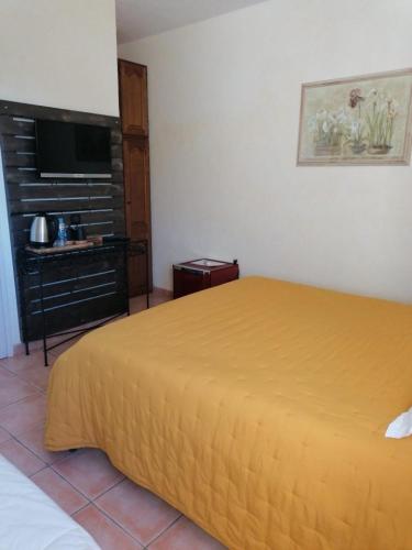 Una cama o camas en una habitación de tre castelli